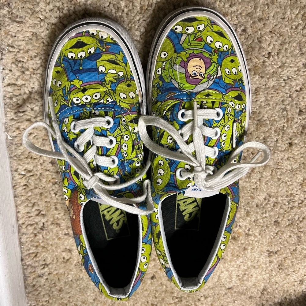 Disney vans toy story aliens womens 6